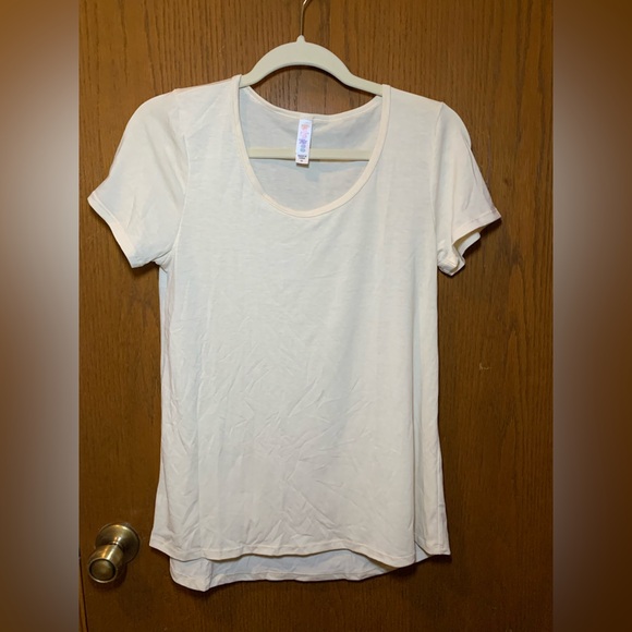 NWOT- LuLaRoe Classic T XS Ivory Cream Short Sleeve High-Low Hem Tee - Picture 1 of 9